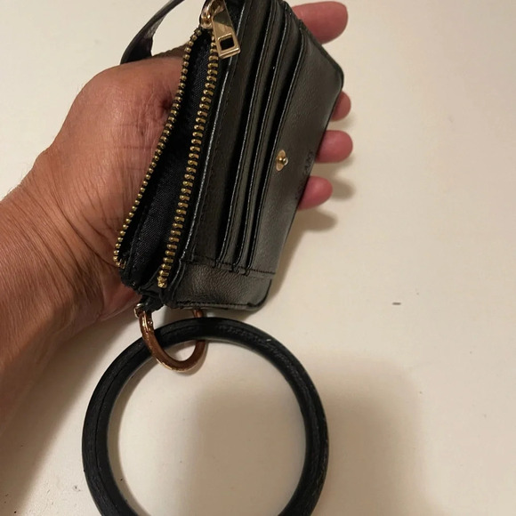 Coodens leather wallet with wristlets zipper and magnet closure lots of slots - Picture 10 of 12